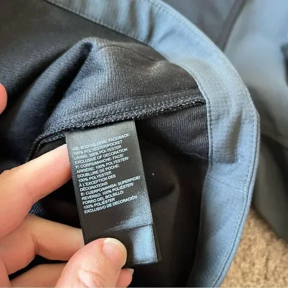 The North Face Men’s Medium Lightweight Windbreaker Jacket - Picture 10 of 10